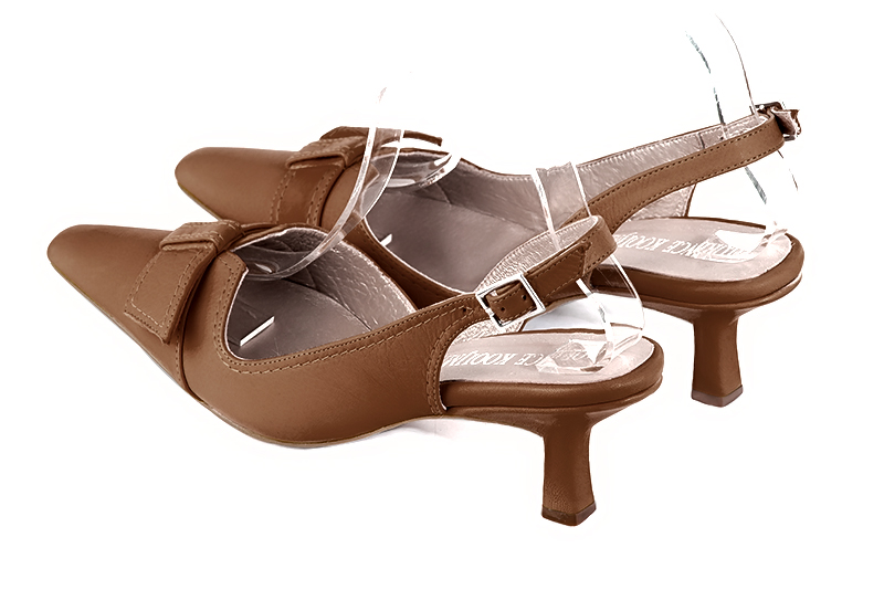 Caramel brown women's open back shoes, with a knot. Tapered toe. Medium spool heels. Rear view - Florence KOOIJMAN